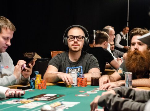 Pokerpro Dan Smith und Freunde helfen in Not geratenen Familien in Las Vegas