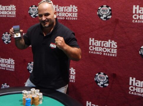 Der Schweizer Emil Bise holt seinen zweiten WSOP Ring in Cherokee