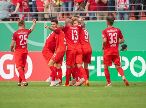 Fußball 3. Liga – Hallescher FC bleibt oben dran