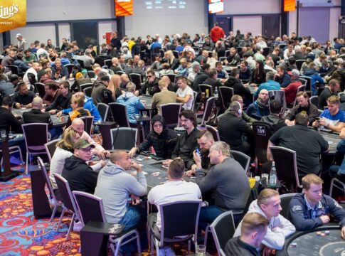King’s – Overlay-Alert im GPT Main Event; ‚Donquixote‘ übernimmt Chiplead!