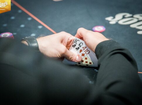 King’s PLO Week – Dieter Aebi holt den Chiplead am Tag 1b des Mini Events!