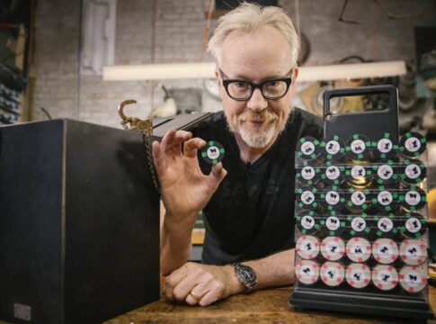 „10 Stacks of High Society“ – „Mythbuster“ Adam Savage holt sich Teddy KGBs Chips aus Rounders