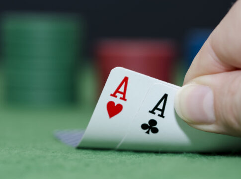 NLH Cash Game Rake im Vergleich bei partypoker, PokerStars, 888poker und Run it Once