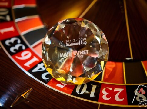 Diamond Cup: Schmittknecht mit überragendem Chiplead beim Main Event