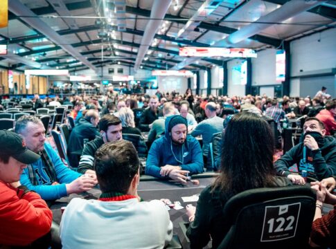 GPD Main Event im King’s glänzt mit 522 Entries an Tag 1C