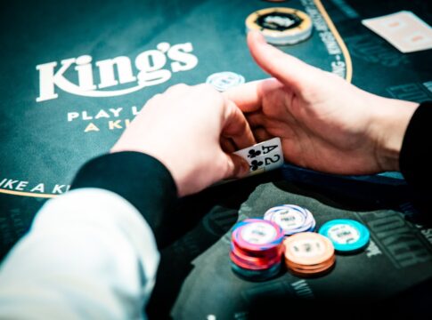 Wer kentert im King’s? – Pirates Poker Treasure Blackbeard MB nimmt Fahrt auf!