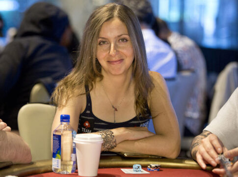 Maria Konnikova will Kindern Poker beibringen!