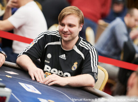 Sandulov geht als Chipleader in Tag 2 des EPT Sochi Main Events