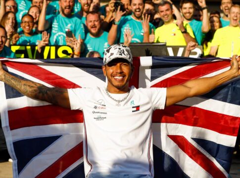 Formel Eins Weltmeister Lewis Hamilton spielt das $10.300 GGPoker High Roller!