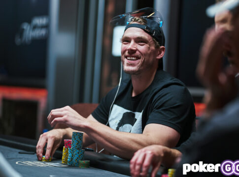 Alex Foxen dealt sich zum Sieg beim $15.000 Venetian NLH High Roller #3!