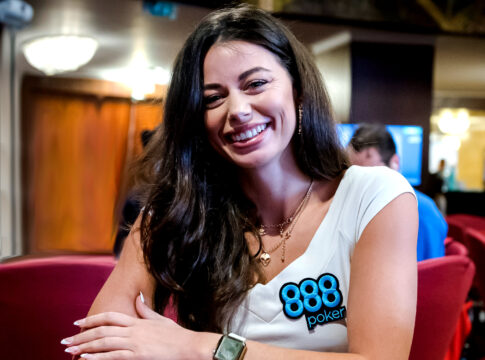 888poker verpflichtet Samantha Abernathy