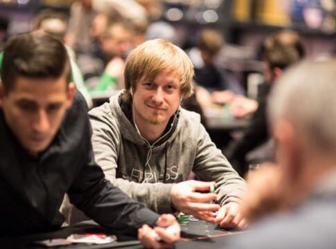 Daniel Montagnolli führt beim Main Event der Bounty Builder Series auf PokerStars