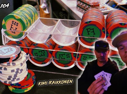 Vlogger sitzt am Pokertisch mit Kimi Raikkonen