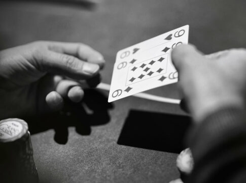Gisler holt den Chiplead zum Auftakt der Liechtenstein Poker Open (LPO)!
