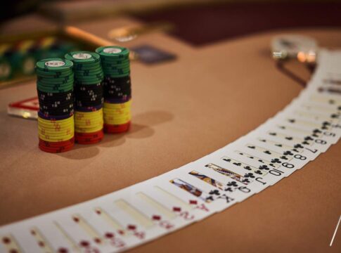Deal beim Saturday Deepstack im Grand Casino Aš