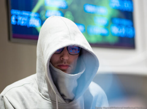 WSOP #40 – Aldemir und Vogelsang bei $250k SHR vor Bubble-Boy Ivey raus!