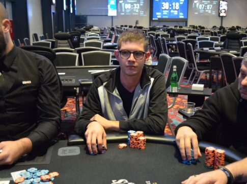 Eichler holt den Chiplead zum Start des Deutsche Poker Meisterschaft NLH Main Events!
