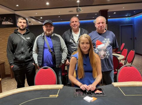 Micha Mu gewinnt das Christmas Special in Aš nach Deal – xflixx Siebter!