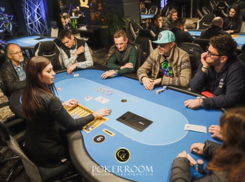 Stefano Iolli Chipleader an Tag 1B der Spadepoker Tour im Grand Casino Liechtenstein