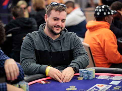 Konstantin Held schnappt sich die Führung beim EPT Paris Main Event!