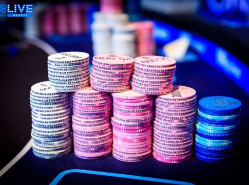 GEGEN POKER ROBOTER SPIELEN!
