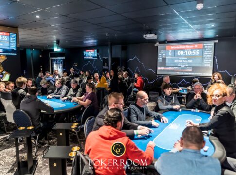 Nadja Sutter gewinnt das Satellite und anschließend SPM Tag 1B!