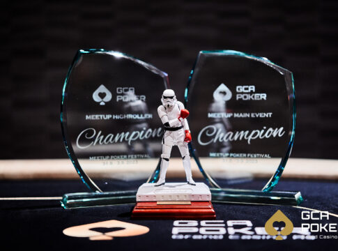 Roland Schweinstetter führt im Finale des Meetup Poker Main Events im Grand Casino Aš!