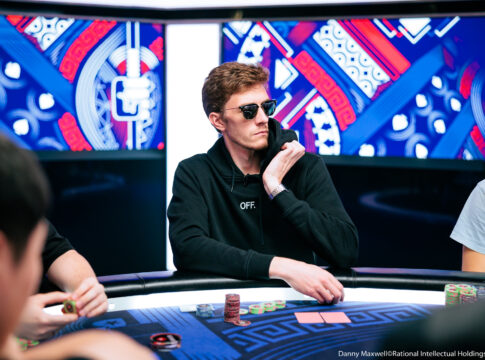 Yannick Schumacher macht den Sprung an den EPT Zypern Main Event Final Table!