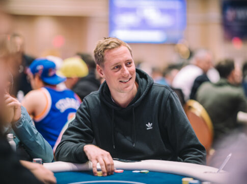 Jans Arends spielt sich im WSOP Paradise Super Main Event Flight 1c an die Spitze!
