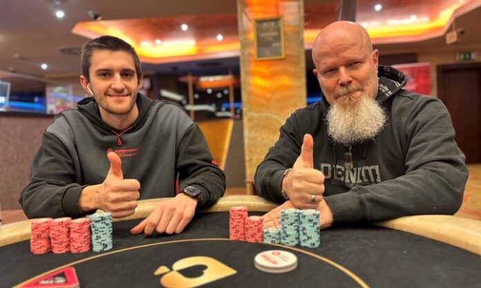 christmas-daily-2_vlnr-Stefan_Maak_-_Maximilian_Ströbel