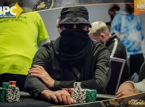BPC Main Event: 3.512 Spieler knacken €500k Garantie – Deutscher führt Top-40 ins Finale!