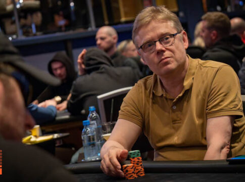 King’s: Jarmo Salonen übernimmt Gesamt-Chiplead nach Tag 1B beim The Festival Main Event!