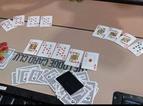 Absurd! Royal Flush auf dem River verhindert Bad Beat Jackpot!