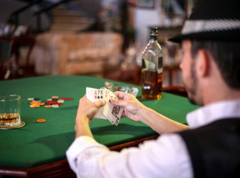 Poker Psychologie: Warum Pausen am Tisch entscheidend sind