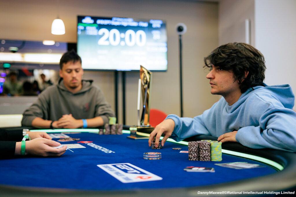 Enrico Camosci im Super High Roller Heads-Up