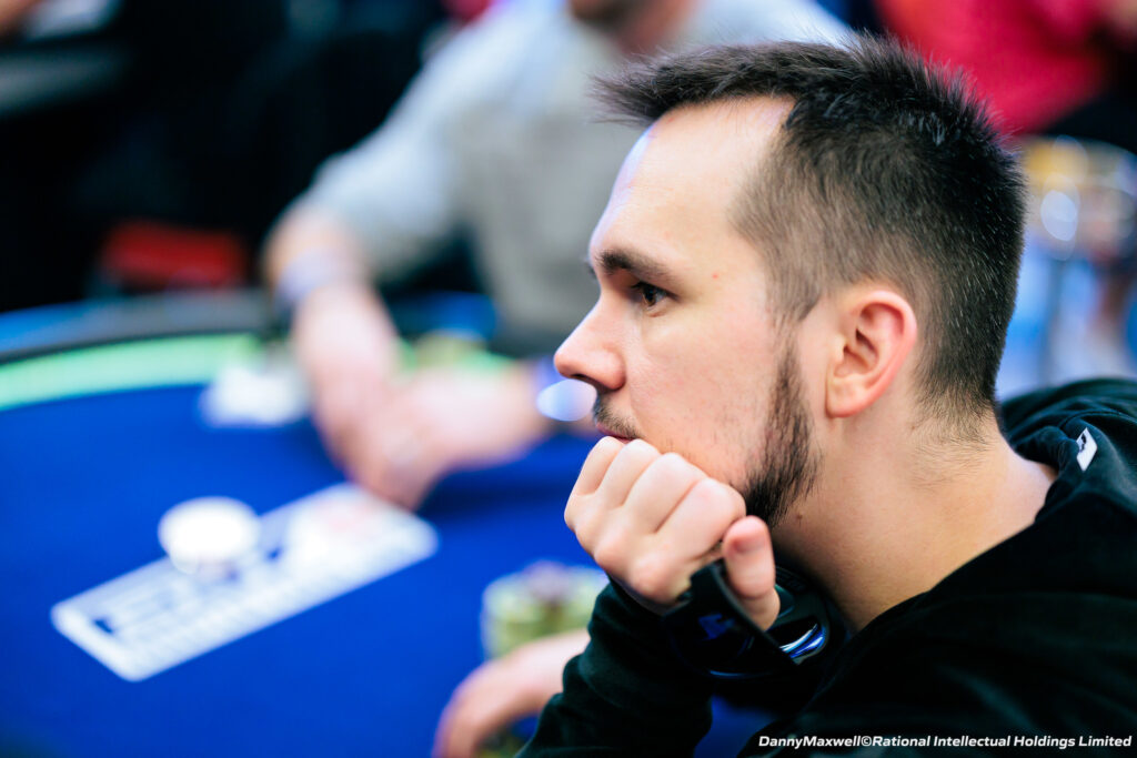 Mikita Badziakouski im Super High Roller