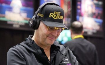 Pokerwelt streitet über mögliches Kopfhörer-Verbot Phil Hellmuth