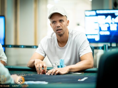 Phil Ivey ist der Final Table Bubble Boy im Onyx SHRS PLO Invitational!