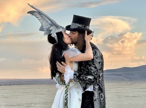 Liv Boeree und Igor Kurganov feiern Burning Man Hochzeit!