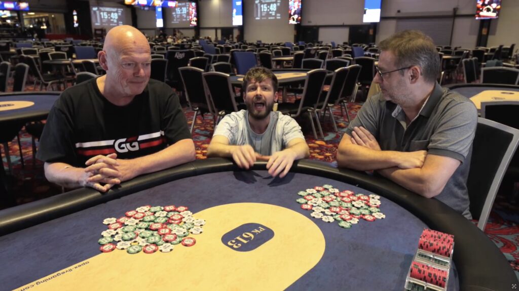 Auf die Plätze, fertig, los! Martin Pott und Harry Casagrande im Chips-Stapel-Wettbewerb