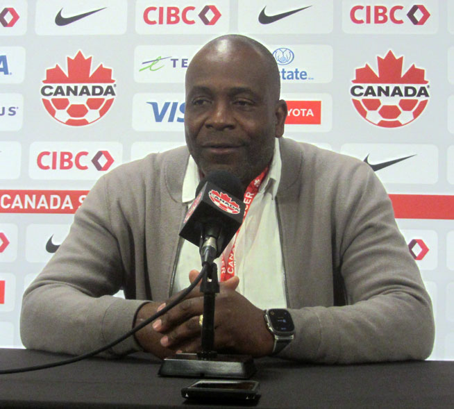 Stanley Menzo - FOTO: Robin Glover (CC BY 4.0.jpg)