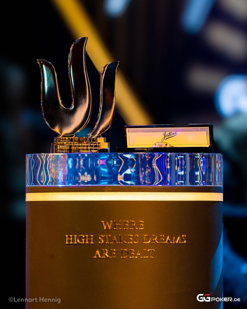 Triton Super High Roller Series Trophy & WSOP Paradise Bracelet (Foto: Lennart Hennig)