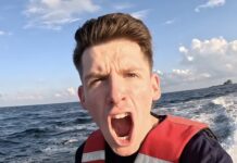 Creator Squad Vlog – Corey Eyring beim doppelt-oder-nichts Jetski mit Wolfgang! CoinPoker Creator Squad Vlog 5 - Jeju - Corey Eyring screaming