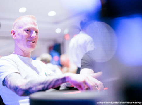 EPT Paris Main Event – Felix ‚xflixx‘ Schneiders springt mit großer DACH-Riege in Tag 2!
