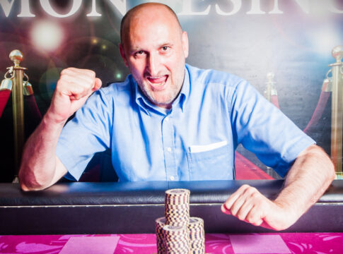 Josef Tod erster Chipleader zum Grand Prix-Auftakt mit 100 Entries!