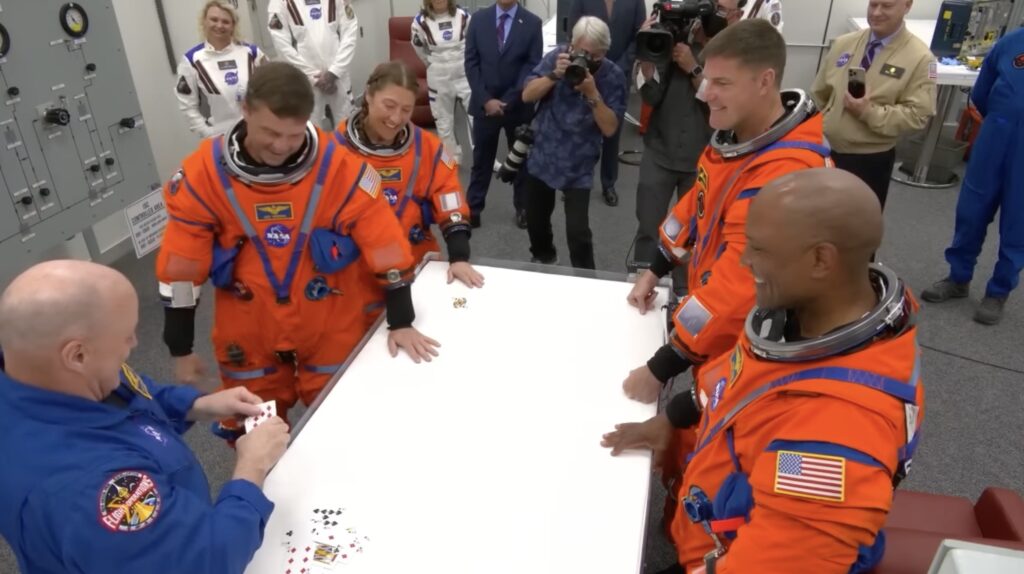 Artemis II 2 NASA Card Game Kartenspiel Poker