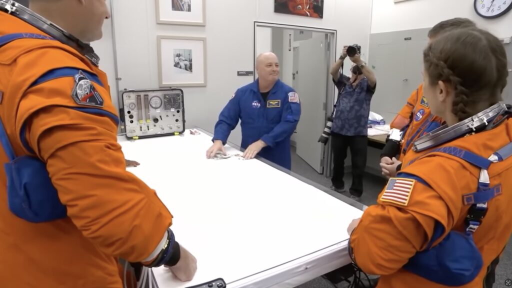 Artemis II 2 NASA Card Game Kartenspiel Poker