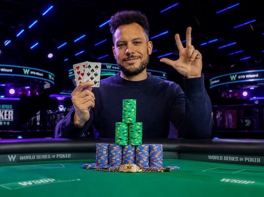 WSOP #30 – Dennis Weiss gewinnt drittes Bracelet im $1.500 Limit Hold’em!