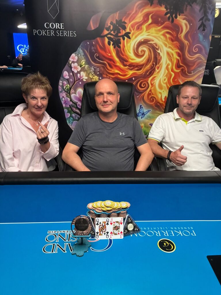 Seniors Freezeout - 3 der 4 Dealmaker Gertrud Tabiadon Reimann, Karo Drei, Torsten Koenig, Claudio Tabiadon