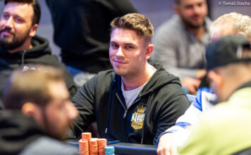 WSOP #83 – Dennis Krusch mit starkem Stack im $1,500 Double Board Bomb Pot PLO Tag 2!